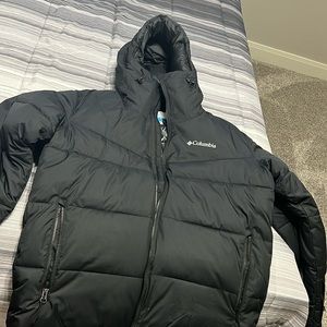 Men’s heavy weight Columbia puffer jacket. Never worn!